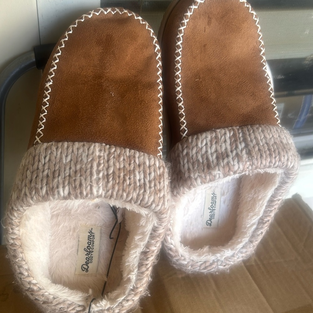 Like new Dearform women’s size 9/10 soft and cozy